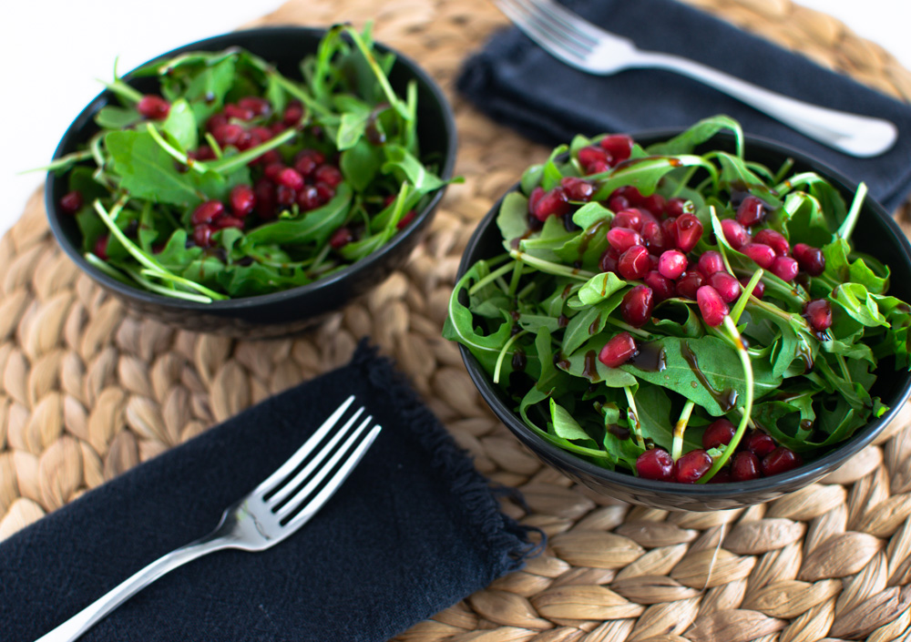 Bowl of rocket and pomegranate arills